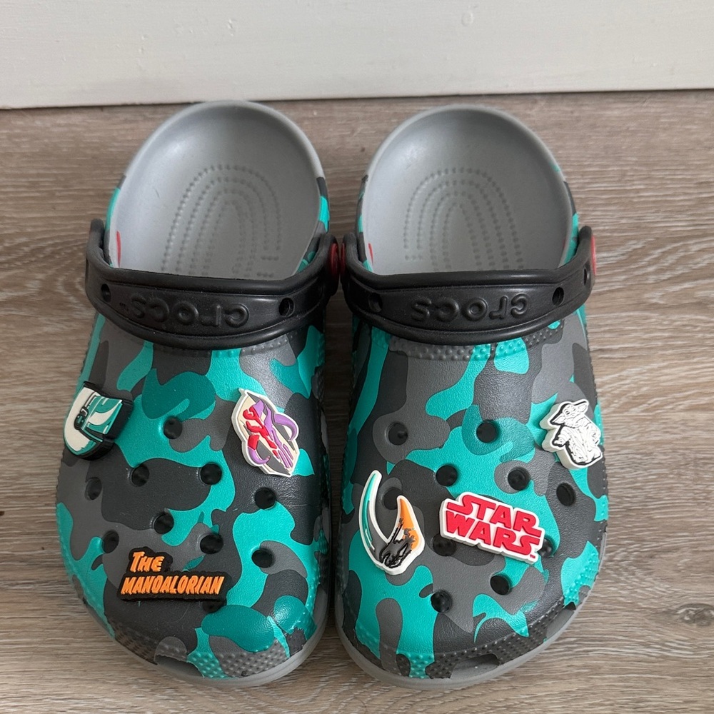 CROCS Mandalorian - Green and Gray